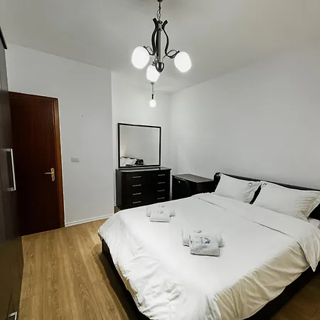 Blloku's Urban 2br-retreat: Steps From Bars, Cafes, And Shopping Apartment Tirana