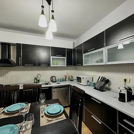 Blloku's Urban 2br-retreat: Steps From Bars, Cafes, And Shopping *