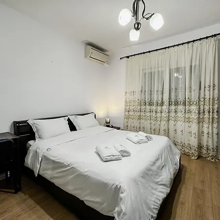 Blloku's Urban 2br-retreat: Steps From Bars, Cafes, And Shopping * Tirana