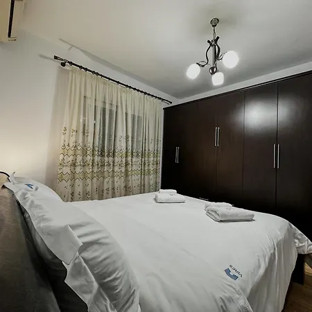 Blloku's Urban 2br-retreat: Steps From Bars, Cafes, And Shopping Apartment Tirana