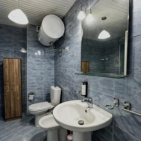 Blloku's Urban 2br-retreat: Steps From Bars, Cafes, And Shopping Apartment *