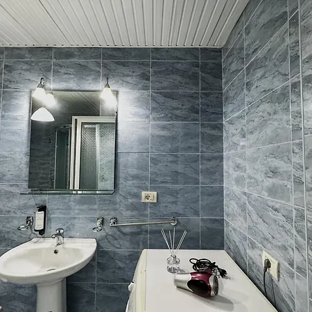 Blloku's Urban 2br-retreat: Steps From Bars, Cafes, And Shopping *