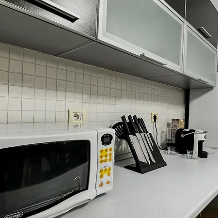 Blloku's Urban 2br-retreat: Steps From Bars, Cafes, And Shopping