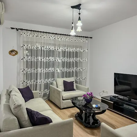 Blloku's Urban 2br-retreat: Steps From Bars, Cafes, And Shopping * Tirana