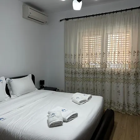 Blloku's Urban 2br-retreat: Steps From Bars, Cafes, And Shopping Apartment
