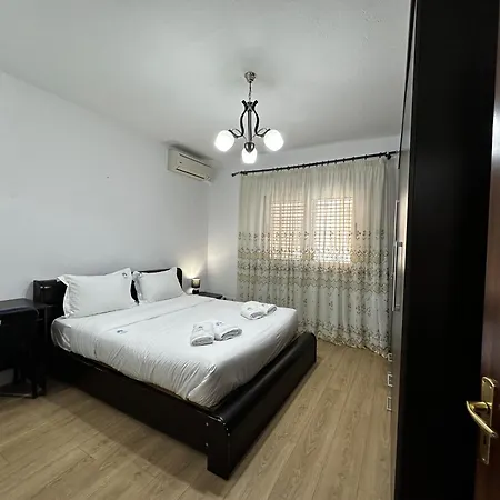 Blloku's Urban 2br-retreat: Steps From Bars, Cafes, And Shopping * Tirana