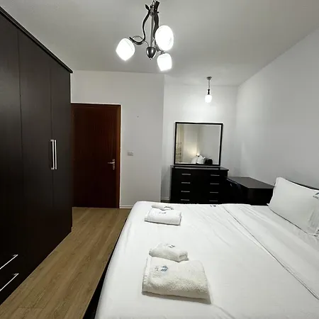 Blloku's Urban 2br-retreat: Steps From Bars, Cafes, And Shopping Apartment *