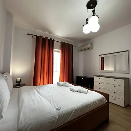 Blloku's Urban 2br-retreat: Steps From Bars, Cafes, And Shopping Apartment *